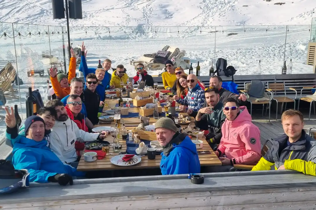 arosa_gay_ski_week-ski-lunch Arosa gay ski week group lunch